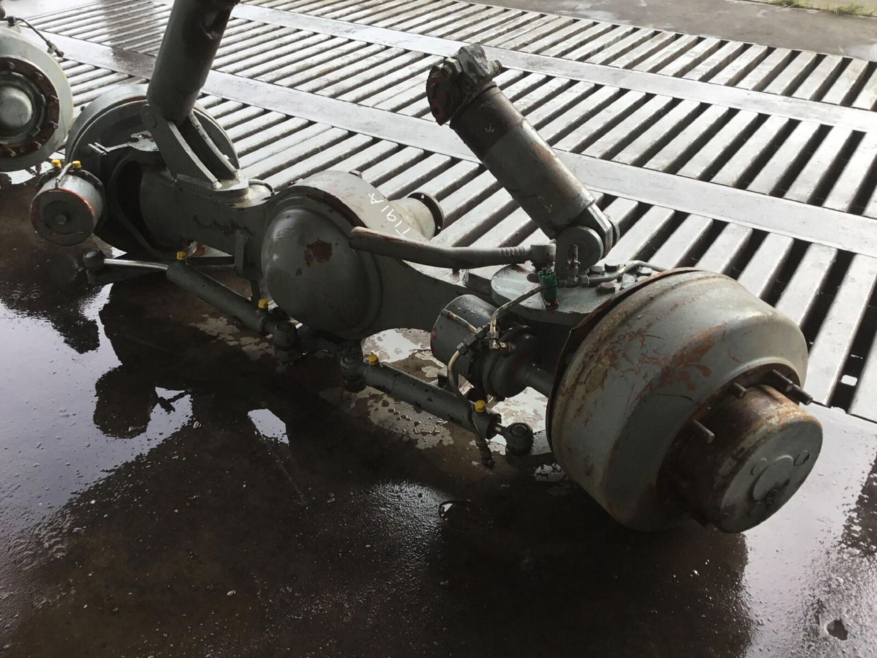 Liebherr LTM 1050-1 axle 1 - Eje y piezas para Autogrúa: foto 4 Liebherr LTM 1050-1 axle 1 - Eje y piezas para Autogrúa: foto 4