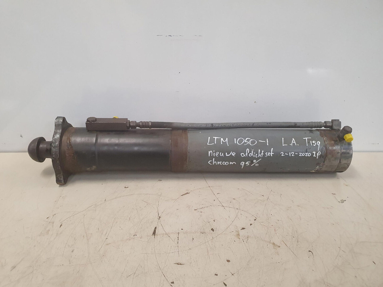 Liebherr LTM 1050-1 outrigger support cylinder rear - Cilindro hidráulico para Grúa: foto 2 Liebherr LTM 1050-1 outrigger support cylinder rear - Cilindro hidráulico para Grúa: foto 2