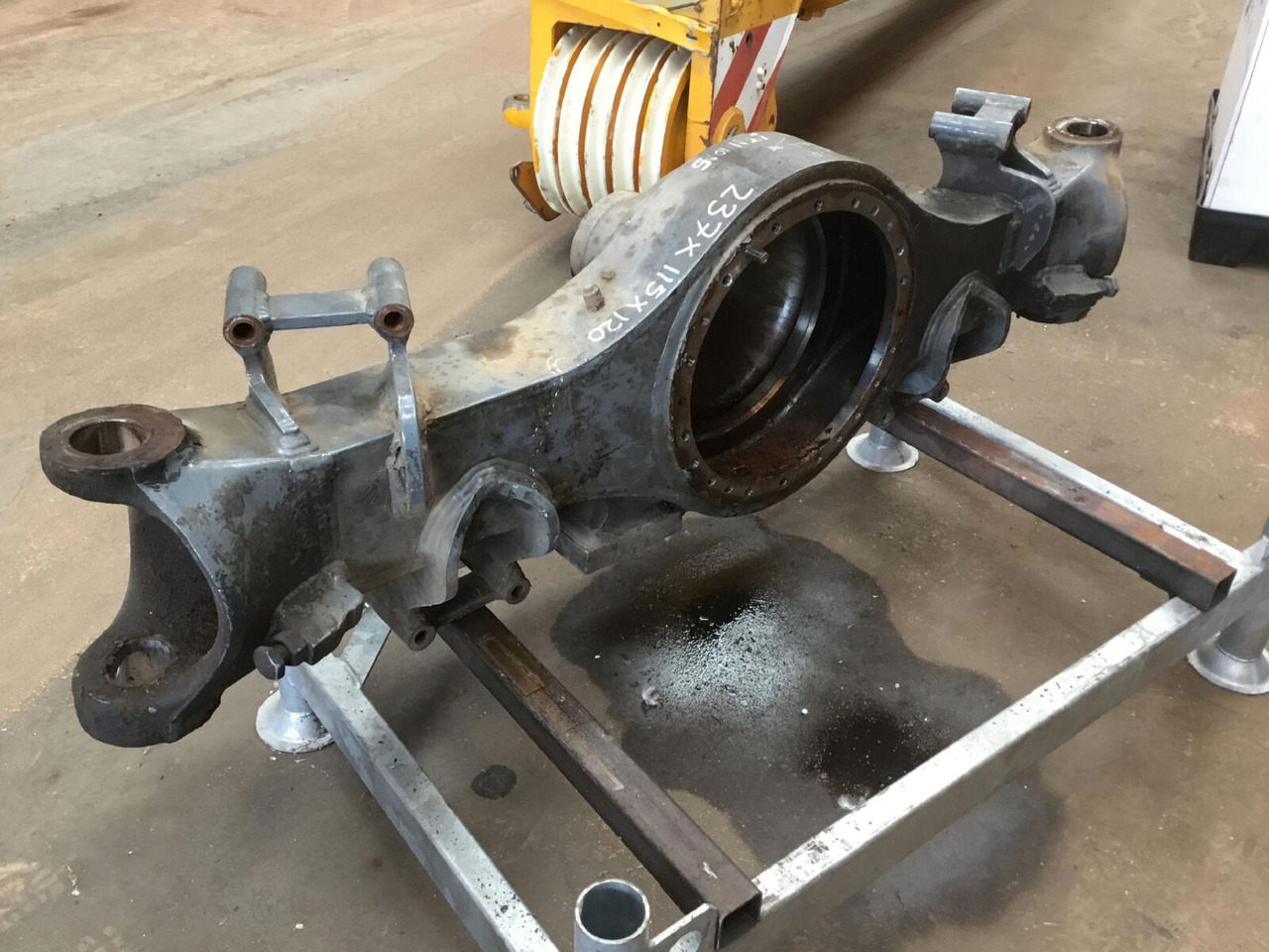 Liebherr LTM 1055-3.2 axle housing axle 2 - Eje y piezas para Autogrúa: foto 3 Liebherr LTM 1055-3.2 axle housing axle 2 - Eje y piezas para Autogrúa: foto 3