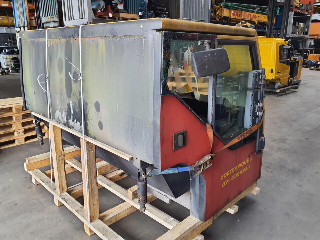 Liebherr LTM 1060-2 drivers cabin - Cabina para Grúa: foto 3 Liebherr LTM 1060-2 drivers cabin - Cabina para Grúa: foto 3