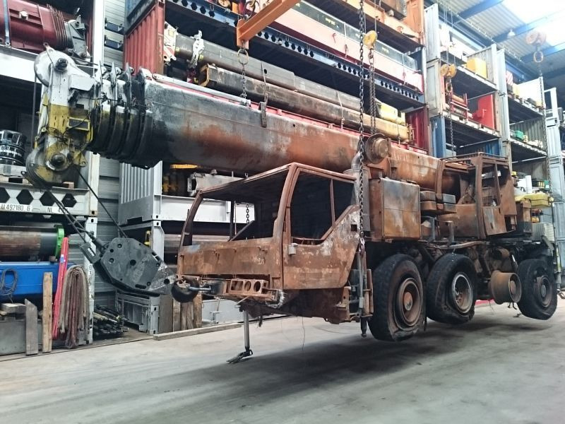 Liebherr LTM 1060-2 for parts - Grúa todo terreno: foto 2 Liebherr LTM 1060-2 for parts - Grúa todo terreno: foto 2