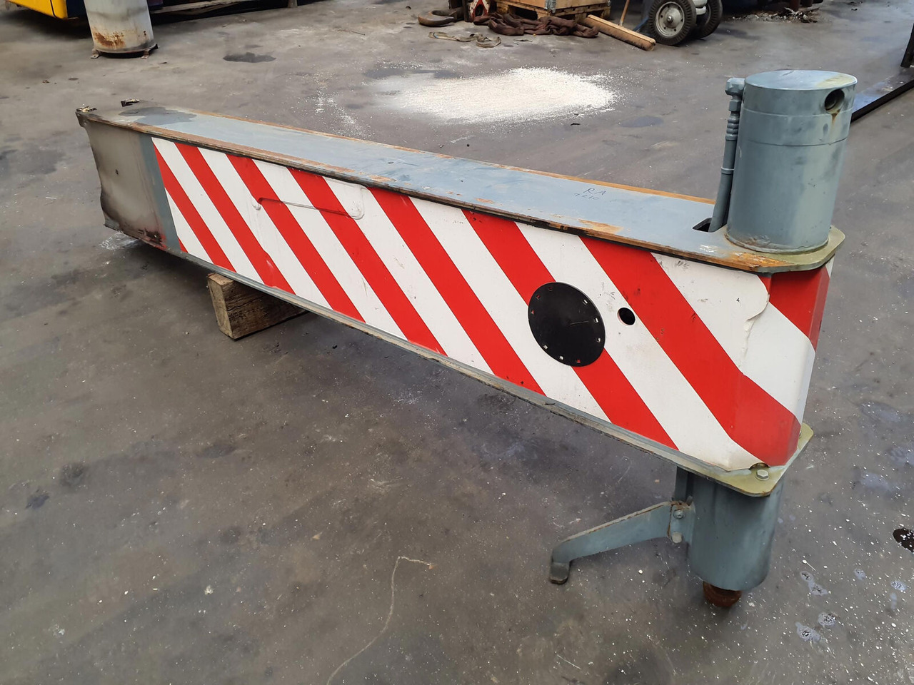Liebherr LTM 1070-4.1 outrigger beam complete rear - Suspensión para Autogrúa: foto 1 Liebherr LTM 1070-4.1 outrigger beam complete rear - Suspensión para Autogrúa: foto 1
