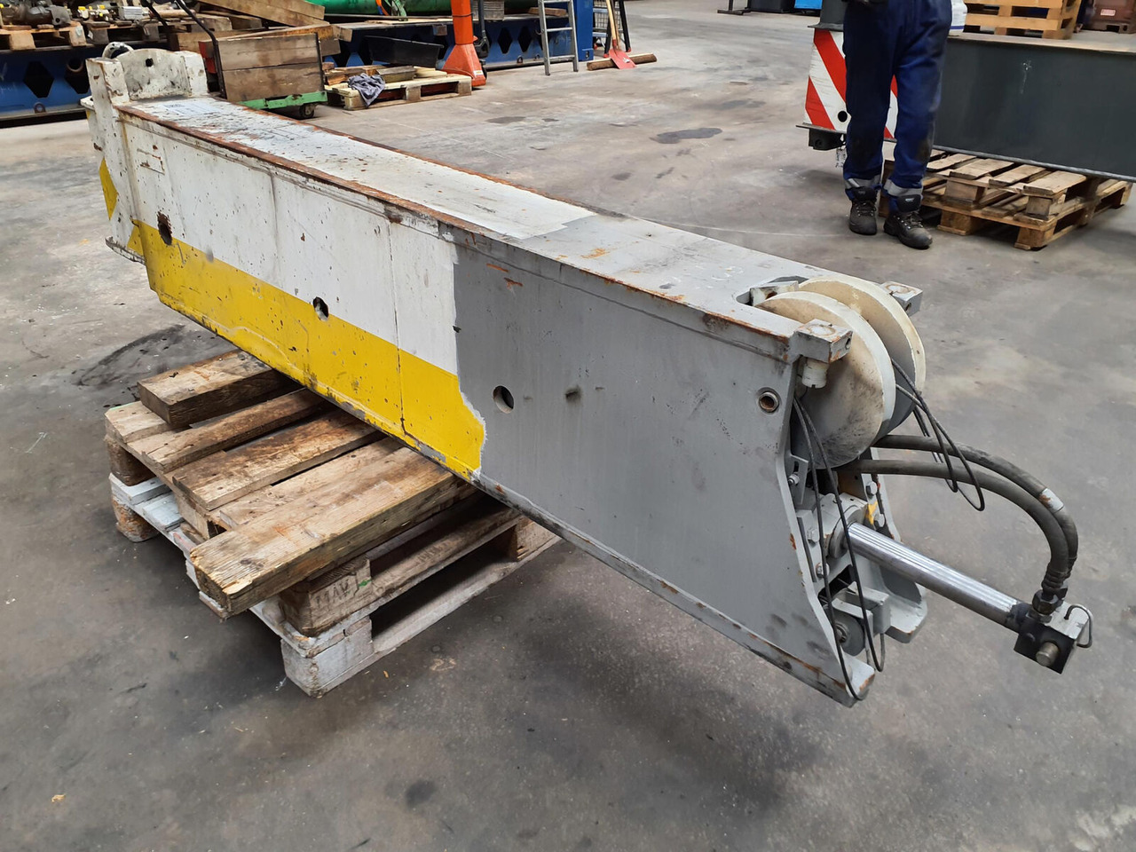 Liebherr LTM 1090-2 outrigger beam - Suspensión para Grúa: foto 4 Liebherr LTM 1090-2 outrigger beam - Suspensión para Grúa: foto 4