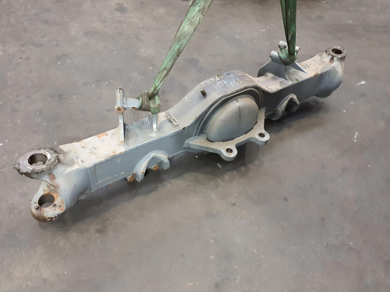 Liebherr LTM 1130-5.1 axle housing axle 1 - Eje y piezas para Autogrúa: foto 2 Liebherr LTM 1130-5.1 axle housing axle 1 - Eje y piezas para Autogrúa: foto 2