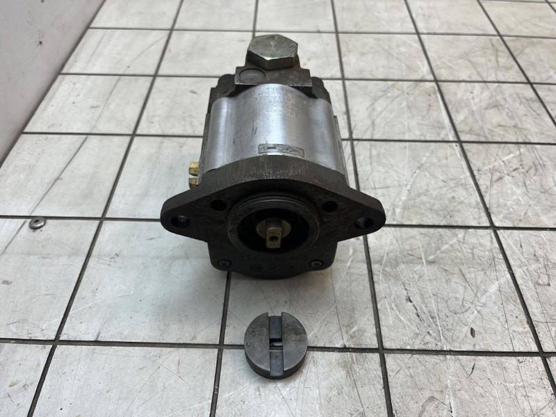 Parker Parker Hydraulics gear pump - Bomba hidráulica para Grúa: foto 2 Parker Parker Hydraulics gear pump - Bomba hidráulica para Grúa: foto 2