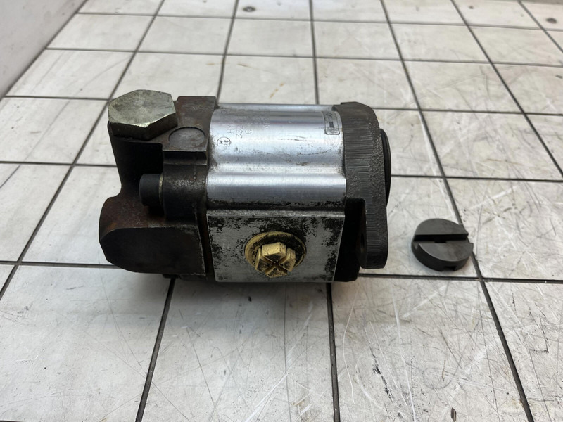 Parker Parker Hydraulics gear pump - Bomba hidráulica para Grúa: foto 1 Parker Parker Hydraulics gear pump - Bomba hidráulica para Grúa: foto 1
