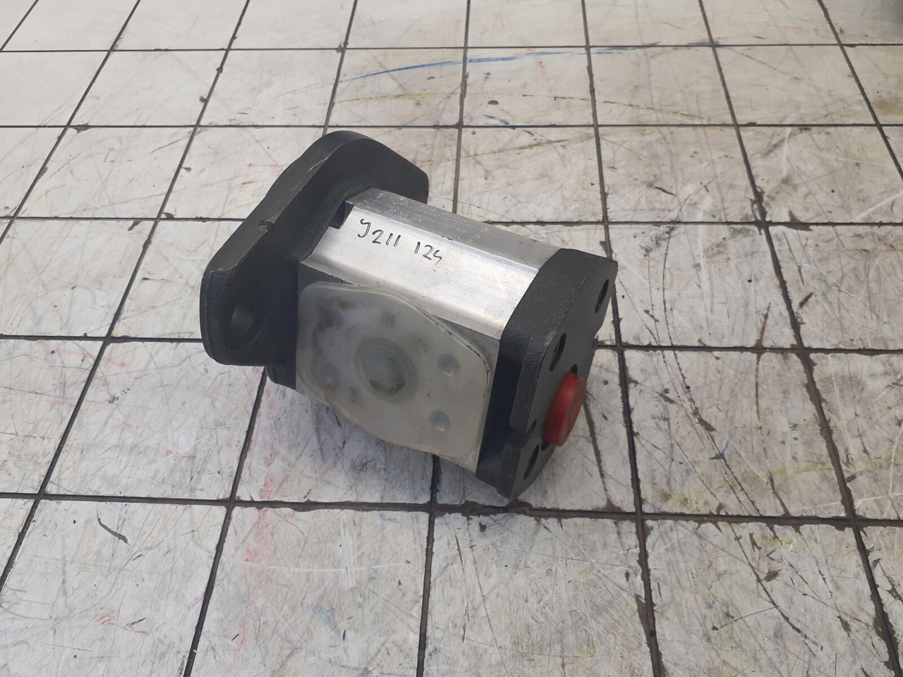 Rexroth Mannesmann Rexroth gear pump - Bomba hidráulica para Grúa: foto 2 Rexroth Mannesmann Rexroth gear pump - Bomba hidráulica para Grúa: foto 2