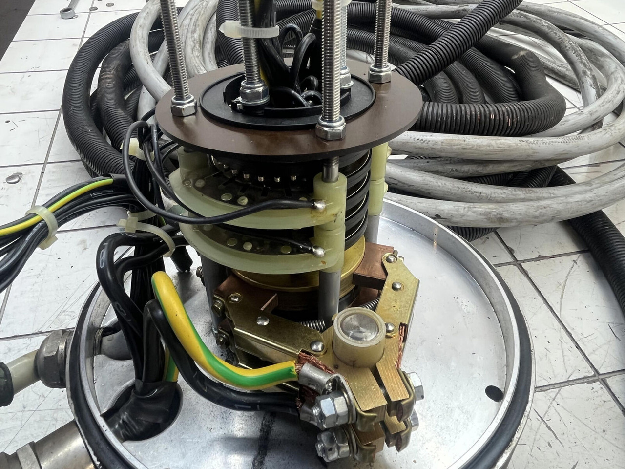 Sistema eléctrico para Autogrúa Terex AC 155 slip ring assy: foto 8 Sistema eléctrico para Autogrúa Terex AC 155 slip ring assy: foto 8