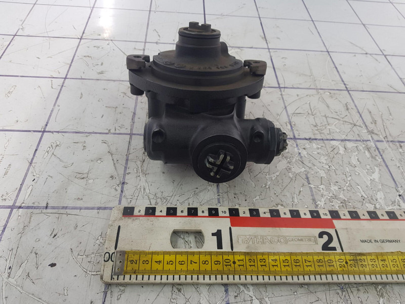 ZF ZF steering pump - Bomba de dirección para Grúa: foto 1 ZF ZF steering pump - Bomba de dirección para Grúa: foto 1