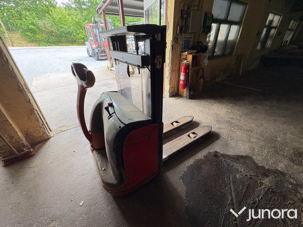 Eltruck Linde L12 - Apilador: foto 3 Eltruck Linde L12 - Apilador: foto 3