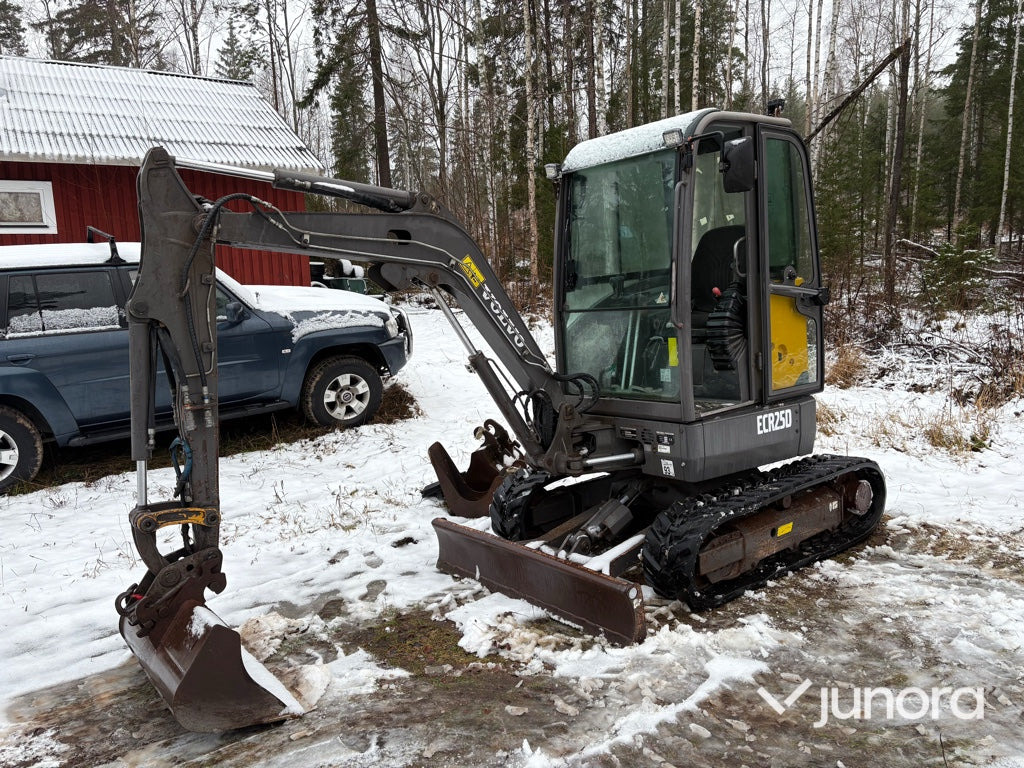 Grävmaskin - Volvo ECR25D, inkl. redskap - Miniexcavadora: foto 1 Grävmaskin - Volvo ECR25D, inkl. redskap - Miniexcavadora: foto 1