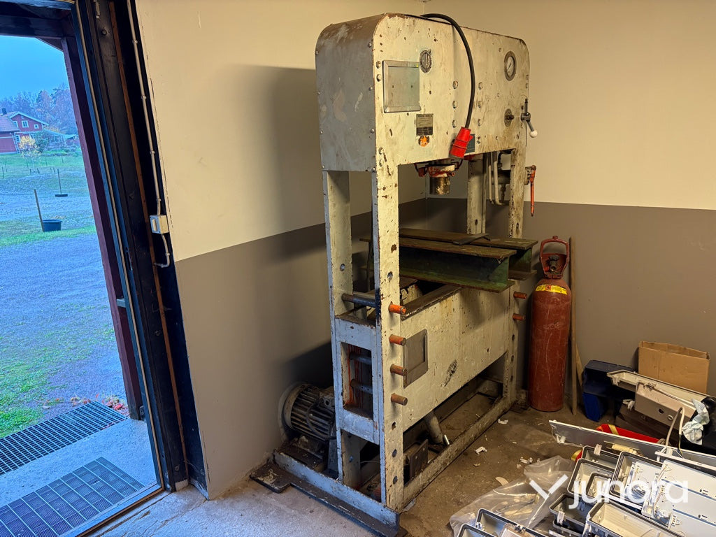 Hydraulpress - Hiab H100E, 100 ton - Prensa plegadora: foto 4 Hydraulpress - Hiab H100E, 100 ton - Prensa plegadora: foto 4