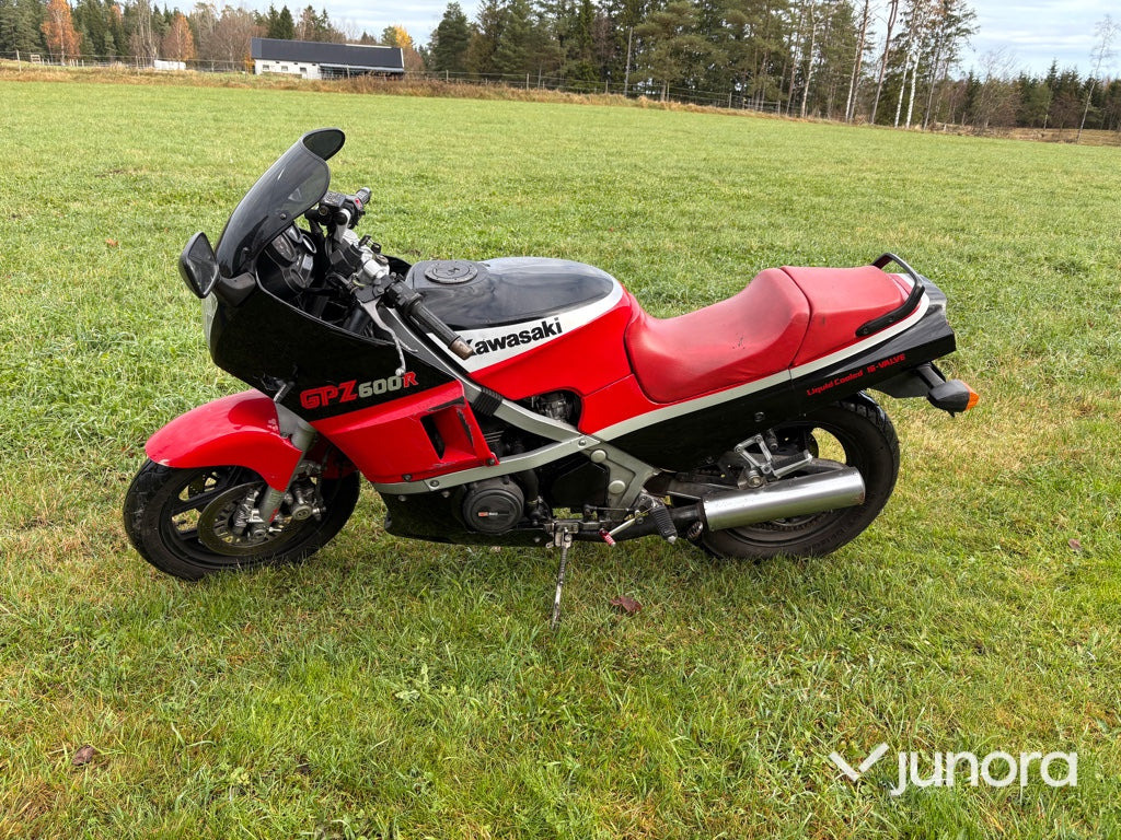 Motorcykel - Kawasaki GPZ600R - Motocicleta: foto 5 Motorcykel - Kawasaki GPZ600R - Motocicleta: foto 5