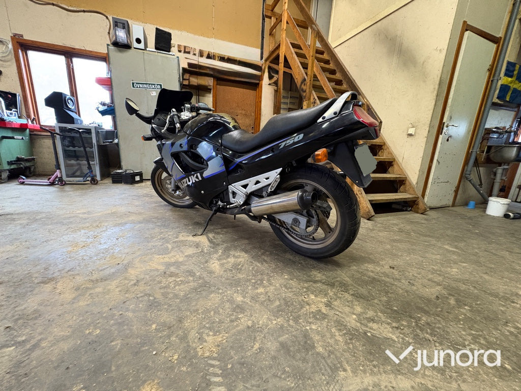 Motorcykel - Suzuki, GSX 750 F - Motocicleta: foto 3 Motorcykel - Suzuki, GSX 750 F - Motocicleta: foto 3