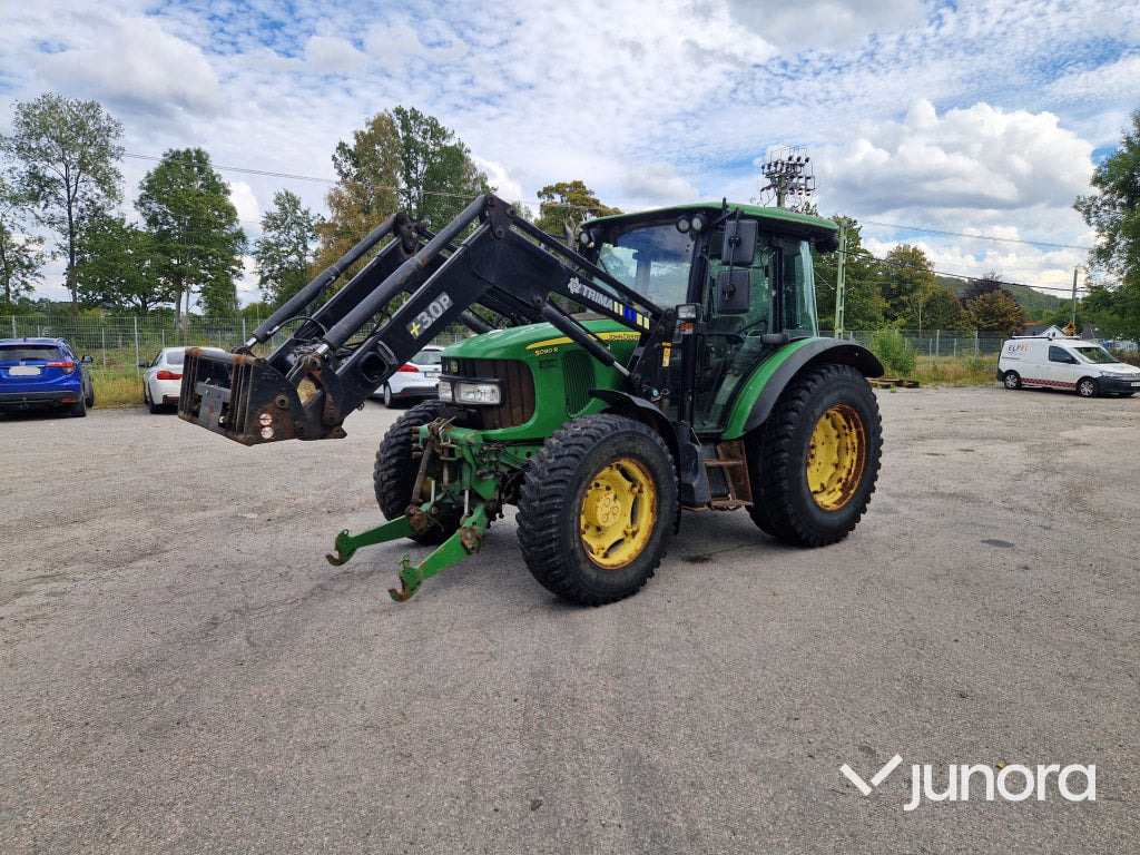Traktor John Deere 5090 R - Tractor: foto 1 Traktor John Deere 5090 R - Tractor: foto 1