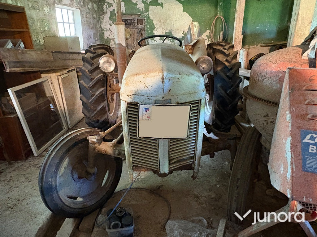 Traktor - Massey Ferguson, Grålle - Tractor: foto 1 Traktor - Massey Ferguson, Grålle - Tractor: foto 1