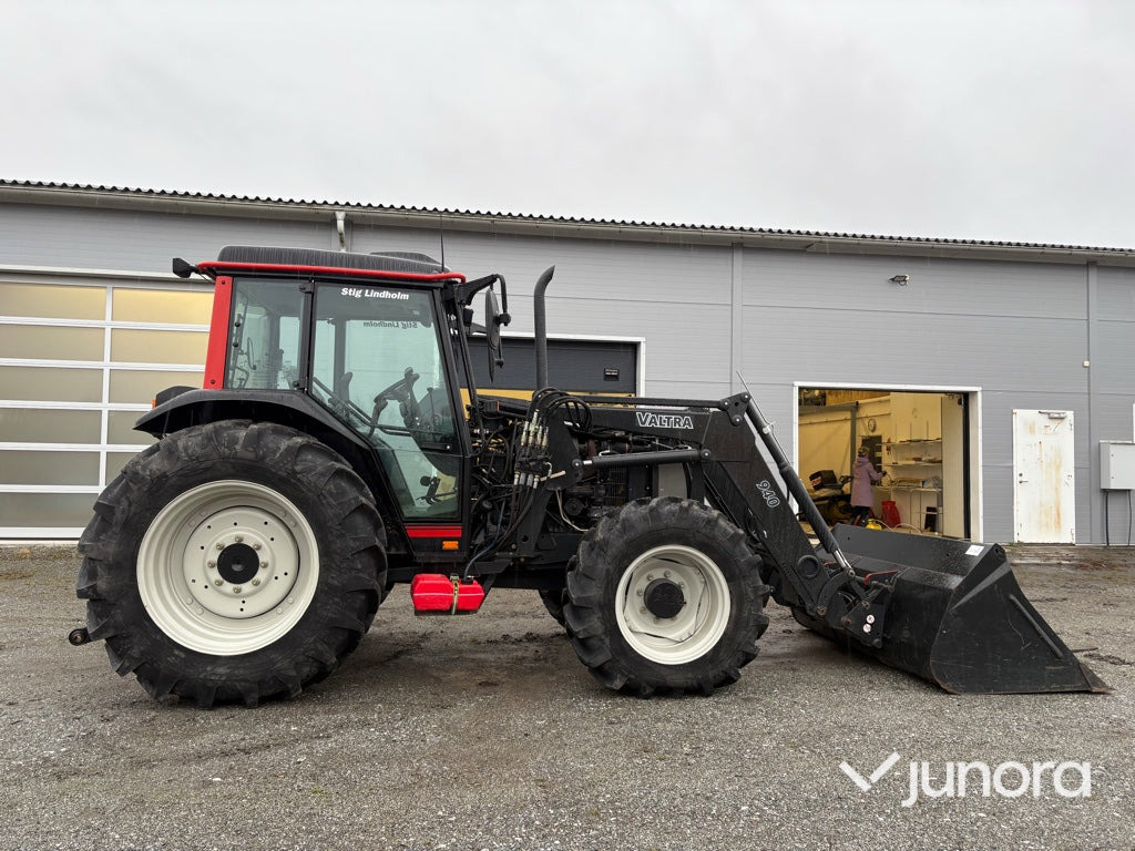 Traktor - Valtra A85-4 med frontlastare, 110 timmar - Tractor: foto 4 Traktor - Valtra A85-4 med frontlastare, 110 timmar - Tractor: foto 4