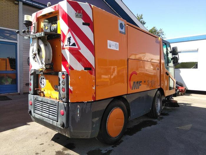 Aebi MFH2500 - Barredora vial: foto 2 Aebi MFH2500 - Barredora vial: foto 2