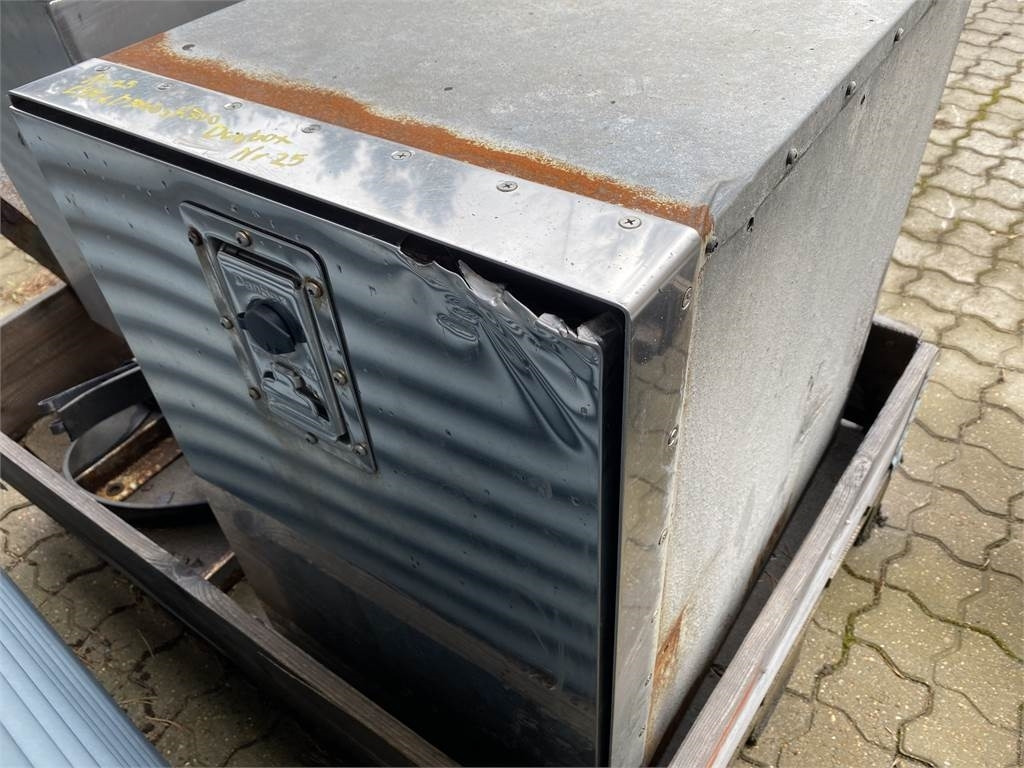 Danbox L480 x H710 x D700 mm - Carrocería y exterior para Camión: foto 1 Danbox L480 x H710 x D700 mm - Carrocería y exterior para Camión: foto 1