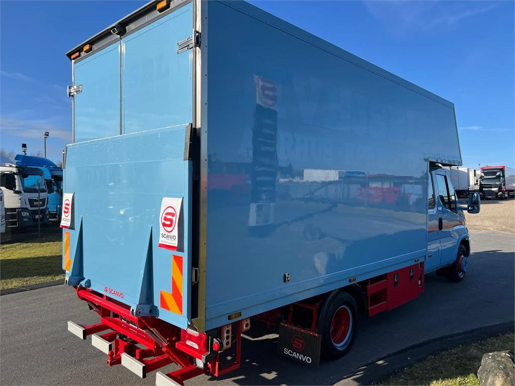 Iveco Daily 70C18 - dobbelt cab  - Camión caja cerrada: foto 3 Iveco Daily 70C18 - dobbelt cab  - Camión caja cerrada: foto 3