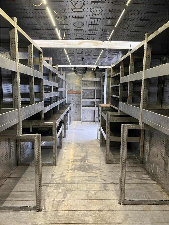 Mercedes-Benz Antos 1824 LnR - Camión caja cerrada: foto 2 Mercedes-Benz Antos 1824 LnR - Camión caja cerrada: foto 2