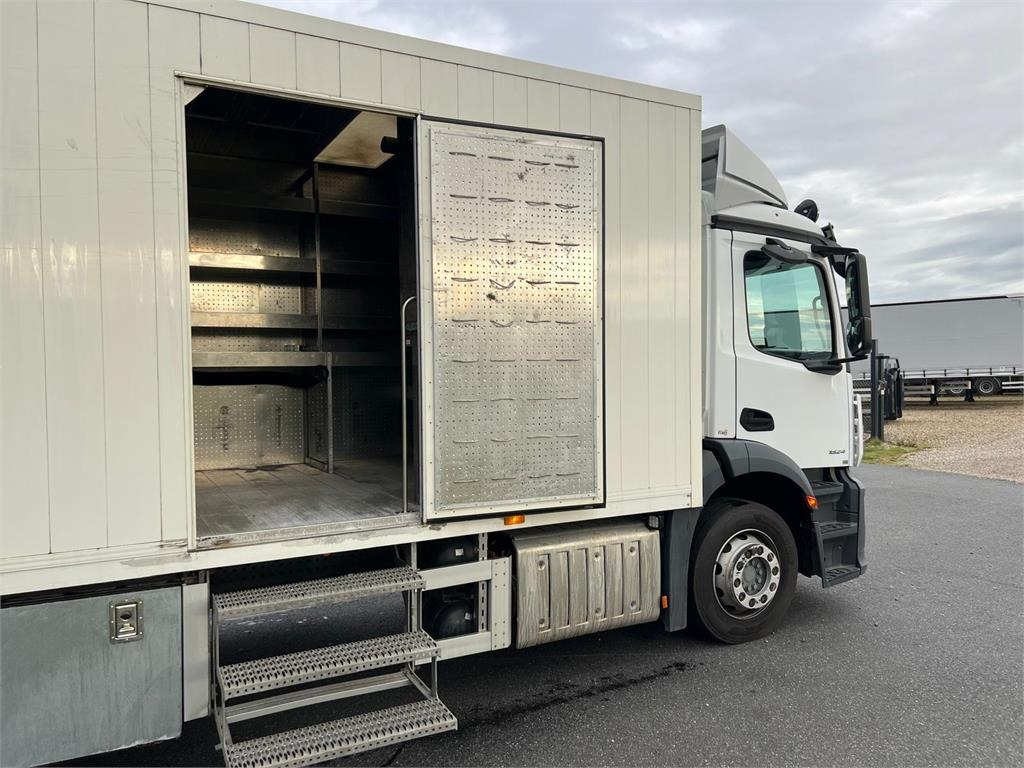 Mercedes-Benz Antos 1824 LnR - Camión caja cerrada: foto 4 Mercedes-Benz Antos 1824 LnR - Camión caja cerrada: foto 4