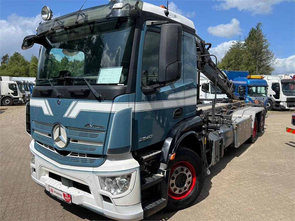 Mercedes-Benz Antos 2540 L - Hiab 232E5 kran - Camión portacontenedor de cadenas: foto 2 Mercedes-Benz Antos 2540 L - Hiab 232E5 kran - Camión portacontenedor de cadenas: foto 2