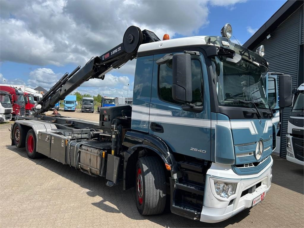 Mercedes-Benz Antos 2540 L - Hiab 232E5 kran - Camión portacontenedor de cadenas: foto 1 Mercedes-Benz Antos 2540 L - Hiab 232E5 kran - Camión portacontenedor de cadenas: foto 1