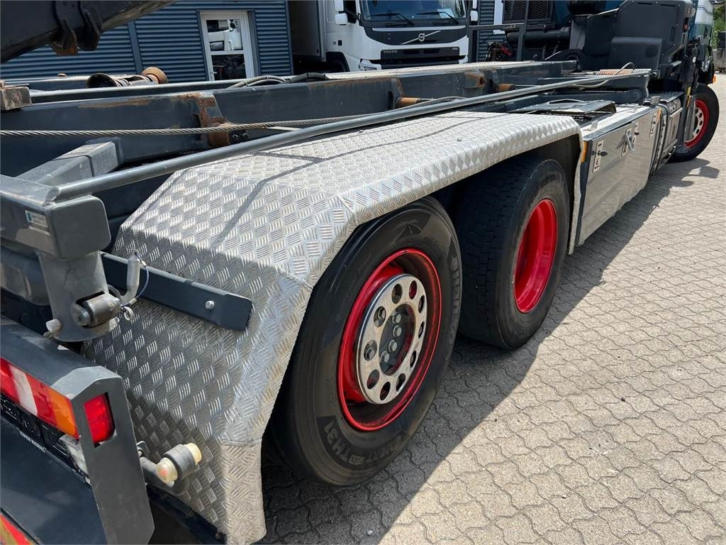 Mercedes-Benz Antos 2540 L - Hiab 232E5 kran - Camión portacontenedor de cadenas: foto 4 Mercedes-Benz Antos 2540 L - Hiab 232E5 kran - Camión portacontenedor de cadenas: foto 4