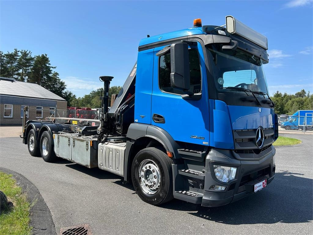 Mercedes-Benz Antos 2546 - Hiab 192 E kran - Camión portacontenedor de cadenas: foto 2 Mercedes-Benz Antos 2546 - Hiab 192 E kran - Camión portacontenedor de cadenas: foto 2