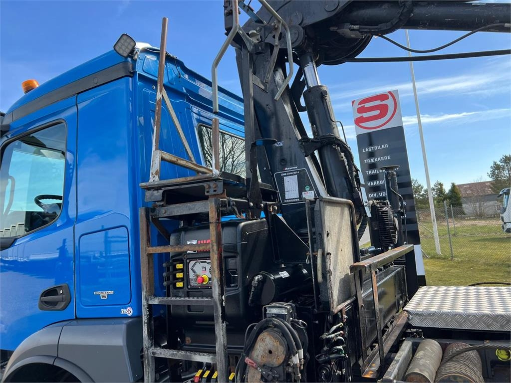 Mercedes-Benz Antos 2546 - Hiab 192 E kran  - Camión portacontenedor de cadenas: foto 4 Mercedes-Benz Antos 2546 - Hiab 192 E kran  - Camión portacontenedor de cadenas: foto 4