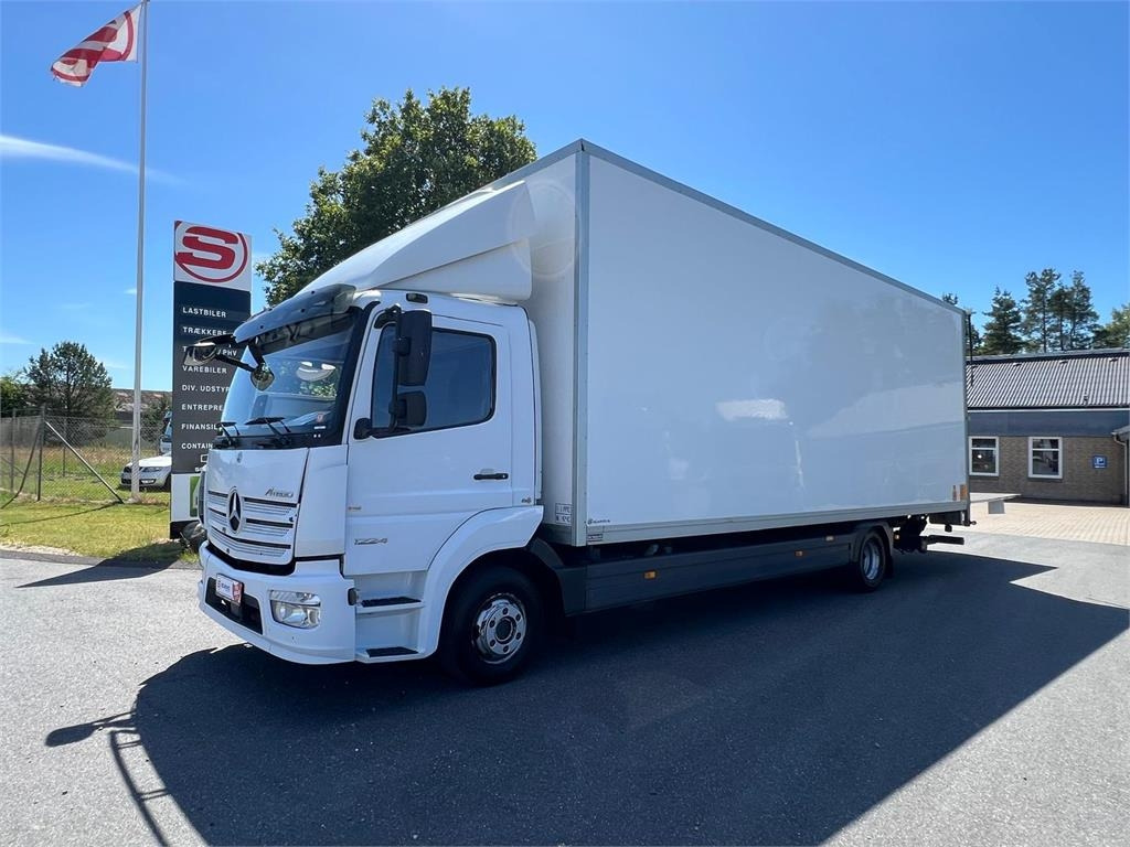 Mercedes-Benz Atego 1224 LnR - Camión caja cerrada: foto 1 Mercedes-Benz Atego 1224 LnR - Camión caja cerrada: foto 1