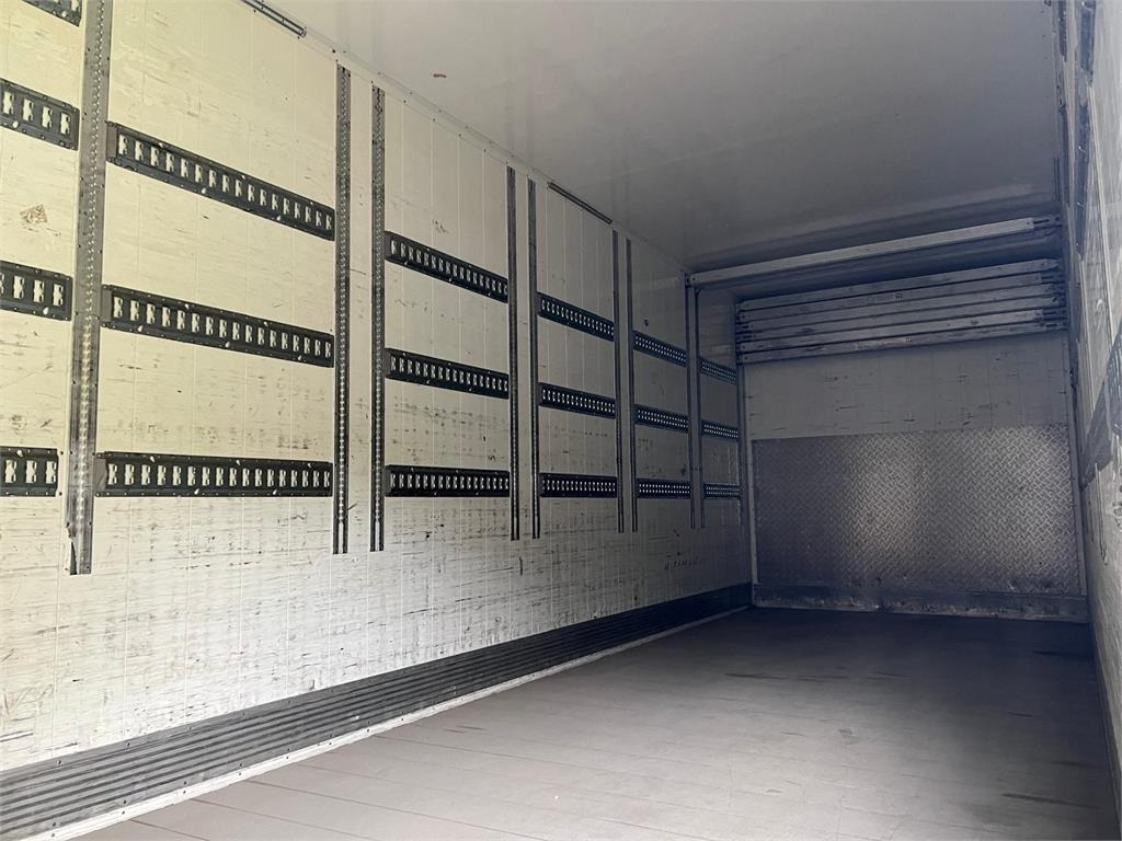 Mercedes-Benz Econic 1827 L - Camión caja cerrada: foto 4 Mercedes-Benz Econic 1827 L - Camión caja cerrada: foto 4