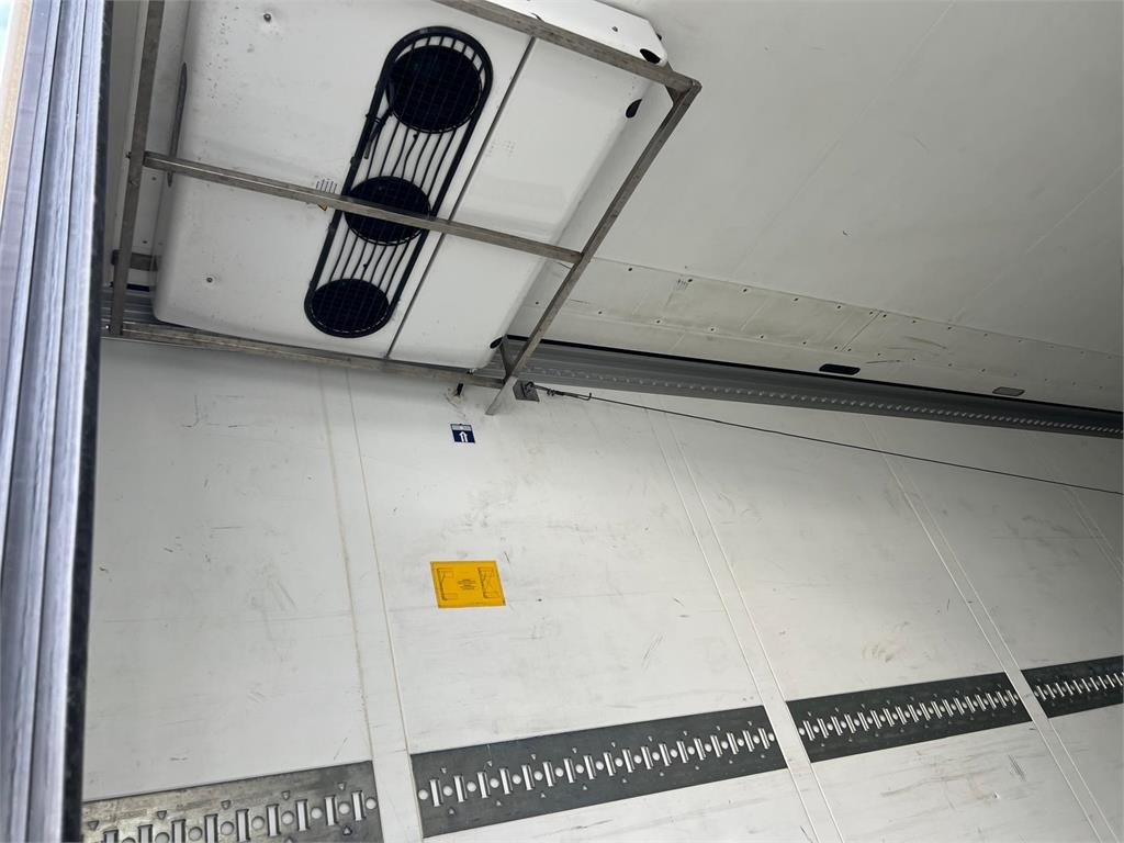 Schmitz SCB*S3B Dobbelt compartment - Semirremolque frigorífico: foto 4 Schmitz SCB*S3B Dobbelt compartment - Semirremolque frigorífico: foto 4