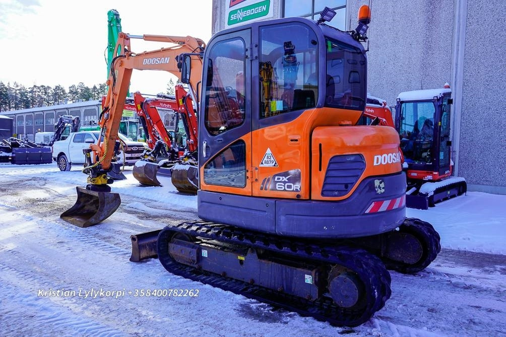 Doosan DX60LCR VARUSTEPAKETILLA - Miniexcavadora: foto 2 Doosan DX60LCR VARUSTEPAKETILLA - Miniexcavadora: foto 2