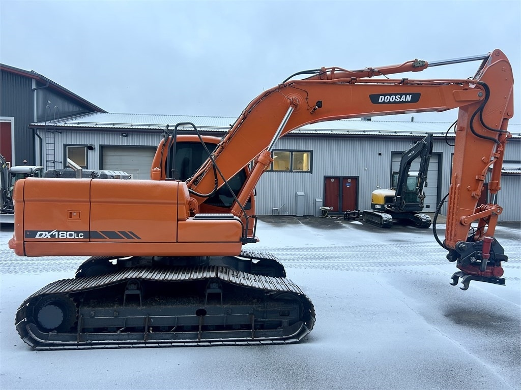 Doosan MYYTY! SOLD! DX180LCH PYÖRITTÄJÄLLÄ - Excavadora de cadenas: foto 5 Doosan MYYTY! SOLD! DX180LCH PYÖRITTÄJÄLLÄ - Excavadora de cadenas: foto 5