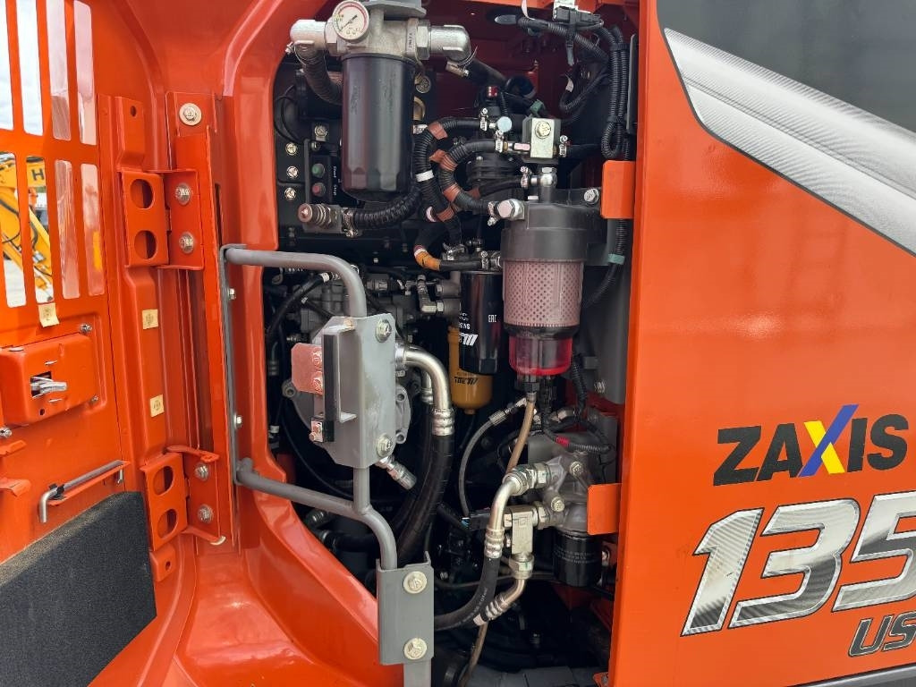 Excavadora de cadenas Hitachi ZX 135 USBL-7: foto 13