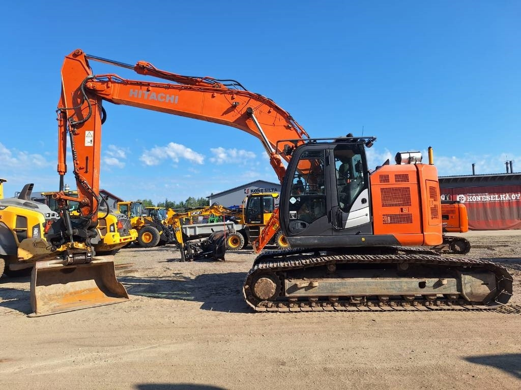 Hitachi ZX225USLC-5 - Excavadora de cadenas: foto 1 Hitachi ZX225USLC-5 - Excavadora de cadenas: foto 1