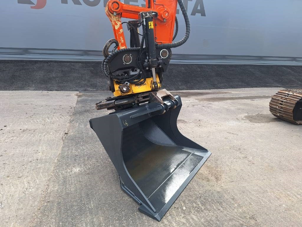 Excavadora de cadenas Hitachi ZX225USLC-5 PYÖRITTÄJÄLLÄ: foto 9