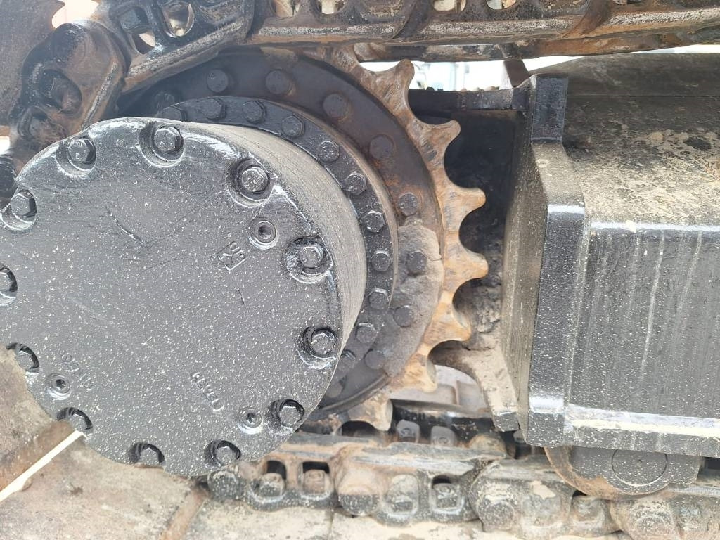 Excavadora de cadenas Hitachi ZX225USLC-5 PYÖRITTÄJÄLLÄ: foto 10