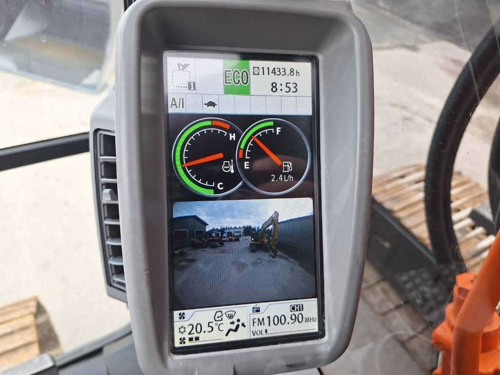 Excavadora de cadenas Hitachi ZX225USLC-5 PYÖRITTÄJÄLLÄ: foto 17