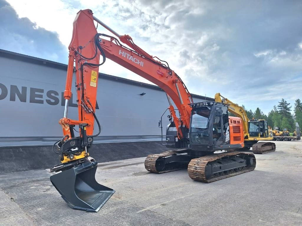 Excavadora de cadenas Hitachi ZX225USLC-5 PYÖRITTÄJÄLLÄ: foto 8