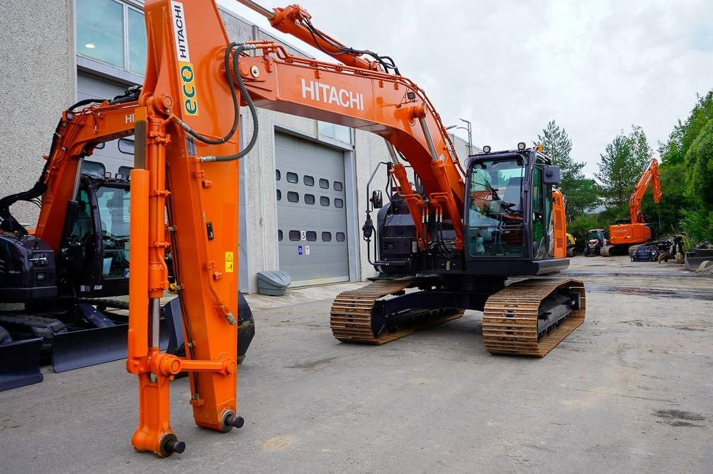 Hitachi ZX225USLC-6 - Excavadora de cadenas: foto 3 Hitachi ZX225USLC-6 - Excavadora de cadenas: foto 3