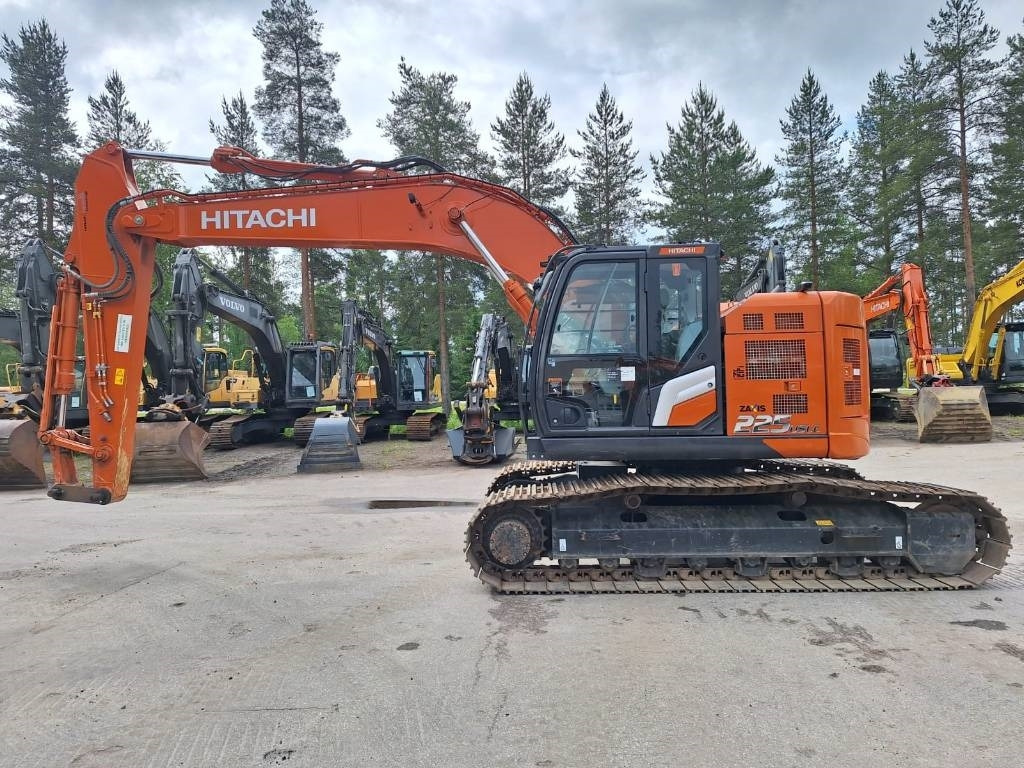 Hitachi ZX225USLC-7 - Excavadora de cadenas: foto 1 Hitachi ZX225USLC-7 - Excavadora de cadenas: foto 1