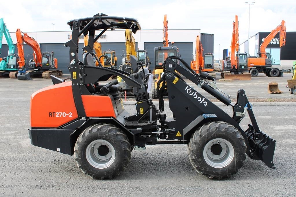 Kubota RT270-2 KATOKSELLA! UUSI - Cargadora articulada: foto 3 Kubota RT270-2 KATOKSELLA! UUSI - Cargadora articulada: foto 3