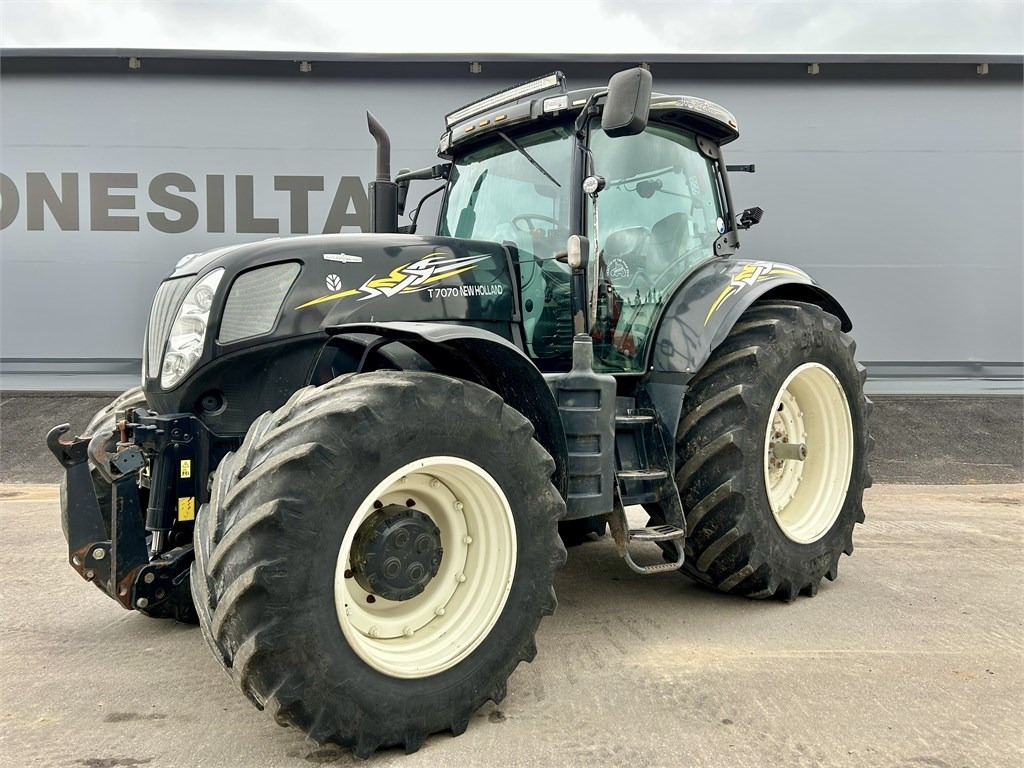 New Holland T 7070 AC - Tractor: foto 2 New Holland T 7070 AC - Tractor: foto 2