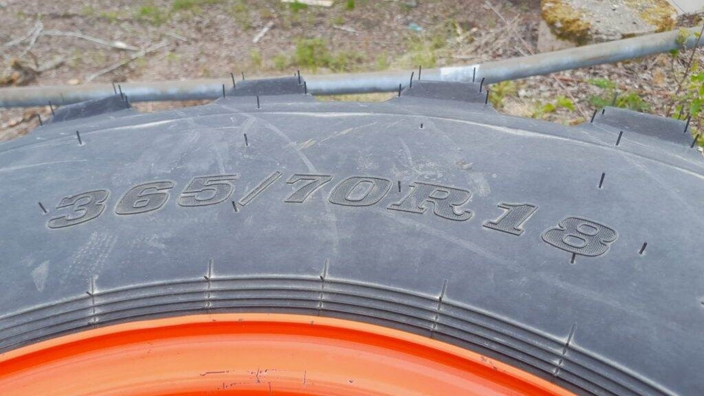 RENGASSARJA 365/70R18 VANTEINEEN - Rueda completa para Maquinaria de construcción: foto 4 RENGASSARJA 365/70R18 VANTEINEEN - Rueda completa para Maquinaria de construcción: foto 4