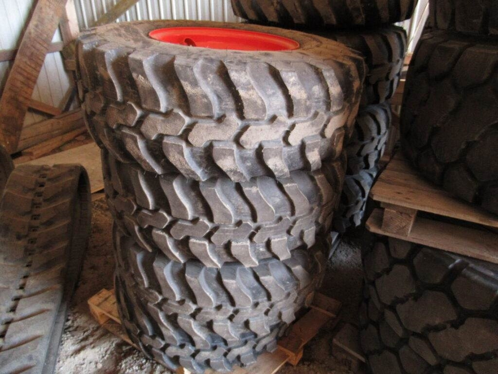 RENGASSARJA 365/70R18 VANTEINEEN - Rueda completa para Maquinaria de construcción: foto 2 RENGASSARJA 365/70R18 VANTEINEEN - Rueda completa para Maquinaria de construcción: foto 2