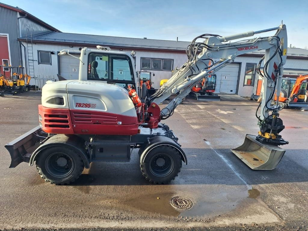 Takeuchi TB295W PYÖRITTÄJÄLLÄ - Excavadora de ruedas: foto 5 Takeuchi TB295W PYÖRITTÄJÄLLÄ - Excavadora de ruedas: foto 5