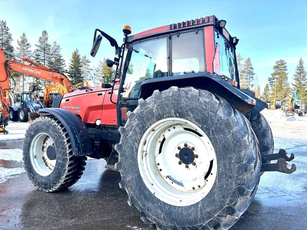 Valtra MYYTY! SOLD! 8450 ETUNOSTOLAITTEELLA - Tractor: foto 3 Valtra MYYTY! SOLD! 8450 ETUNOSTOLAITTEELLA - Tractor: foto 3